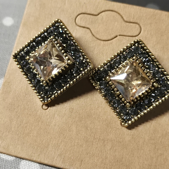 Earrings Bundle Of 2 - Picture 5 of 17